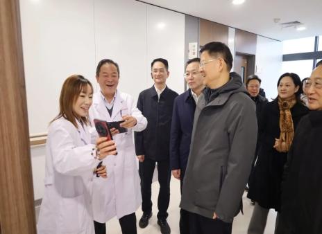 为群众健康福祉作出更大贡献 | 市人大常委会开展医疗卫生项目视察